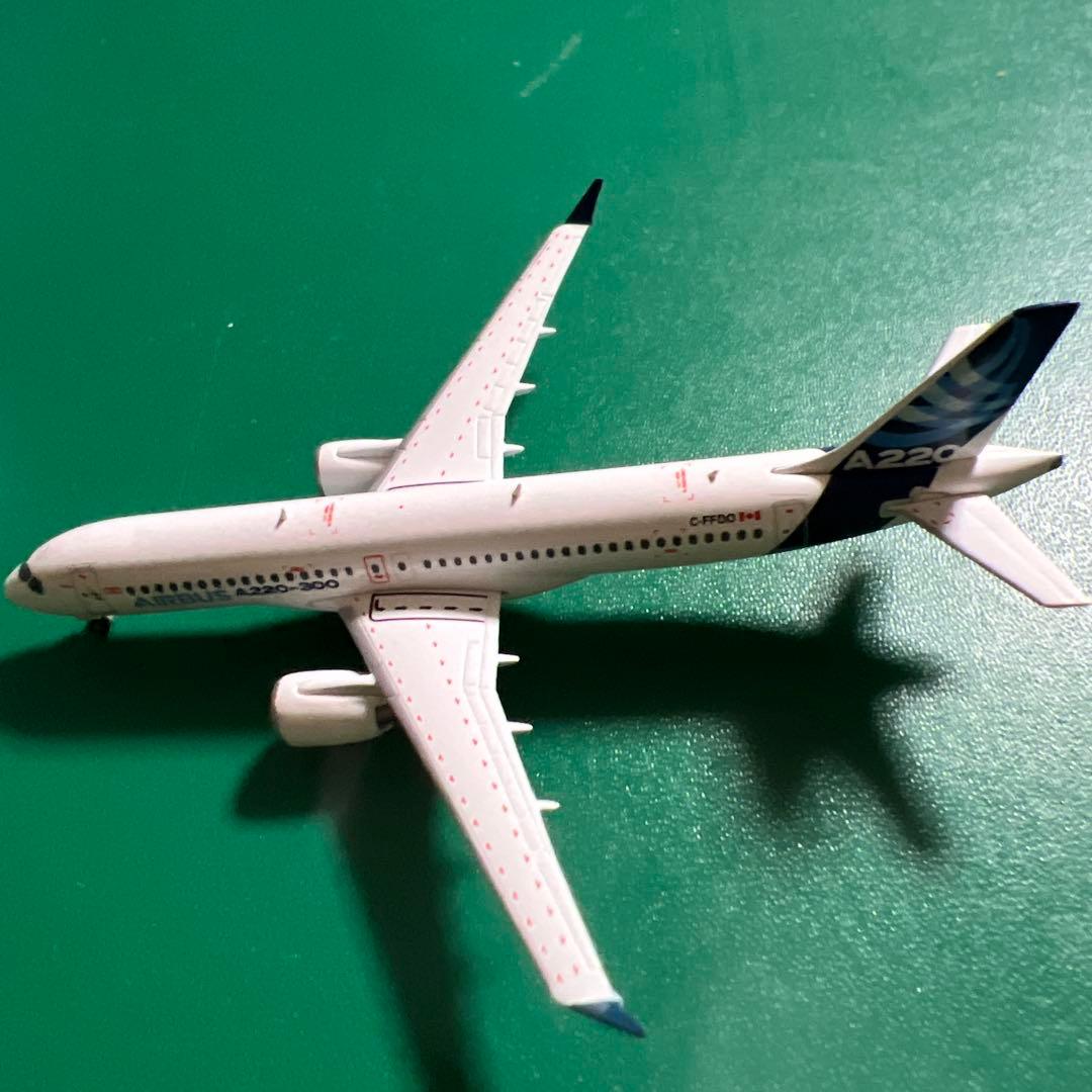 エアバス A220-300 1/400 herpa