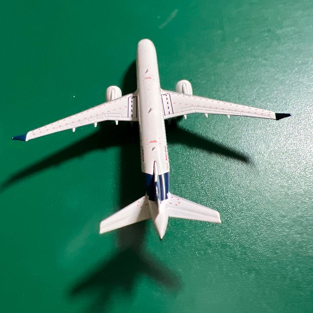 エアバス A220-300 1/400 herpa