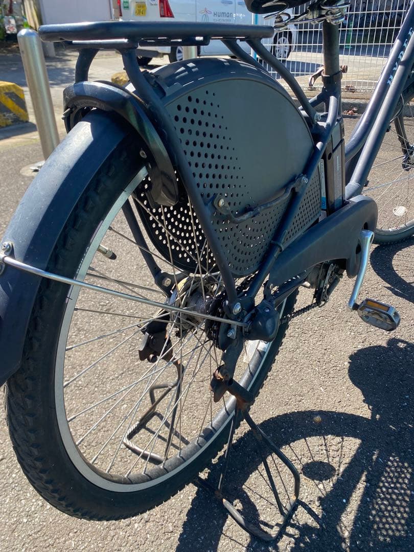 つや消しの紺色　電動アシスト自転車