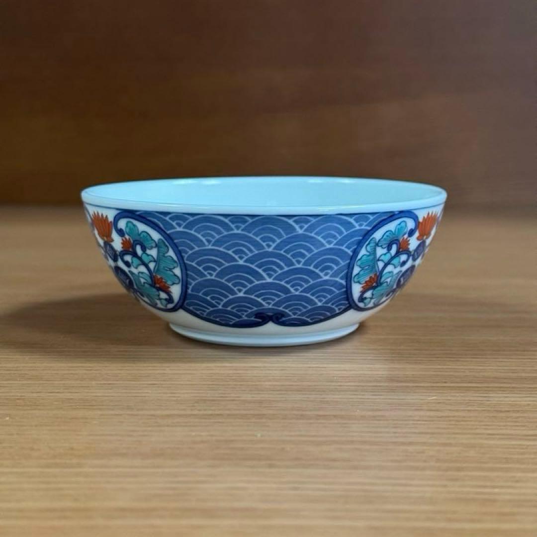 伊万里焼 畑萬陶苑：鍋島 色絵墨弾き青海波唐花紋 多用小鉢（小）