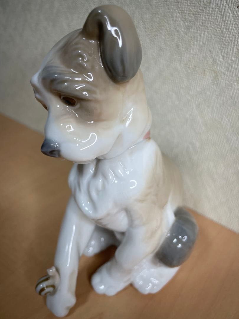 リヤドロ ポーセリン製フィギュア「犬とカタツムリ」