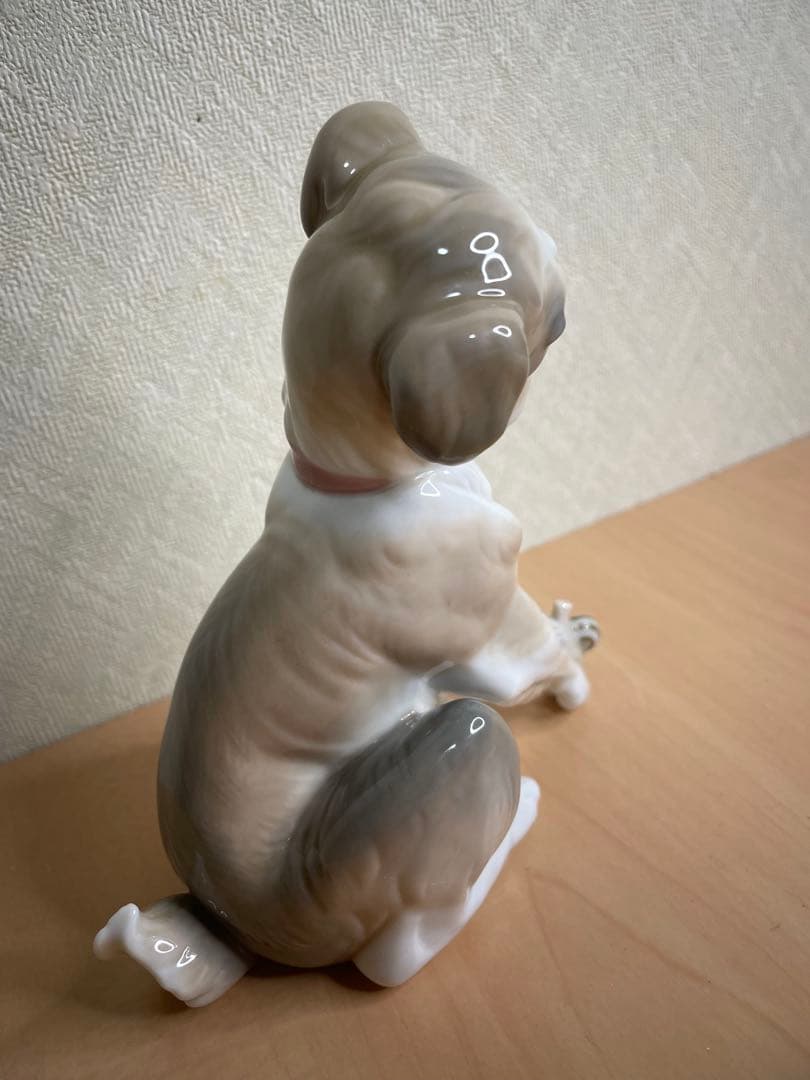 リヤドロ ポーセリン製フィギュア「犬とカタツムリ」