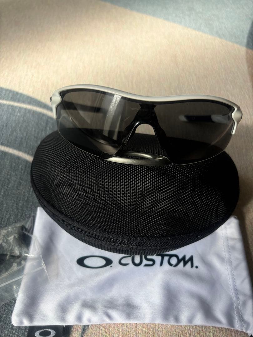 Oakley スポーツサングラス ホワイトフレームケース付き