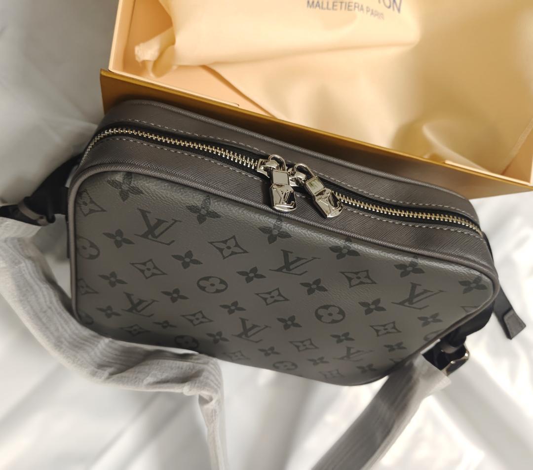 ✨極美品✨未使用 ダークグレー キルティングバッグ