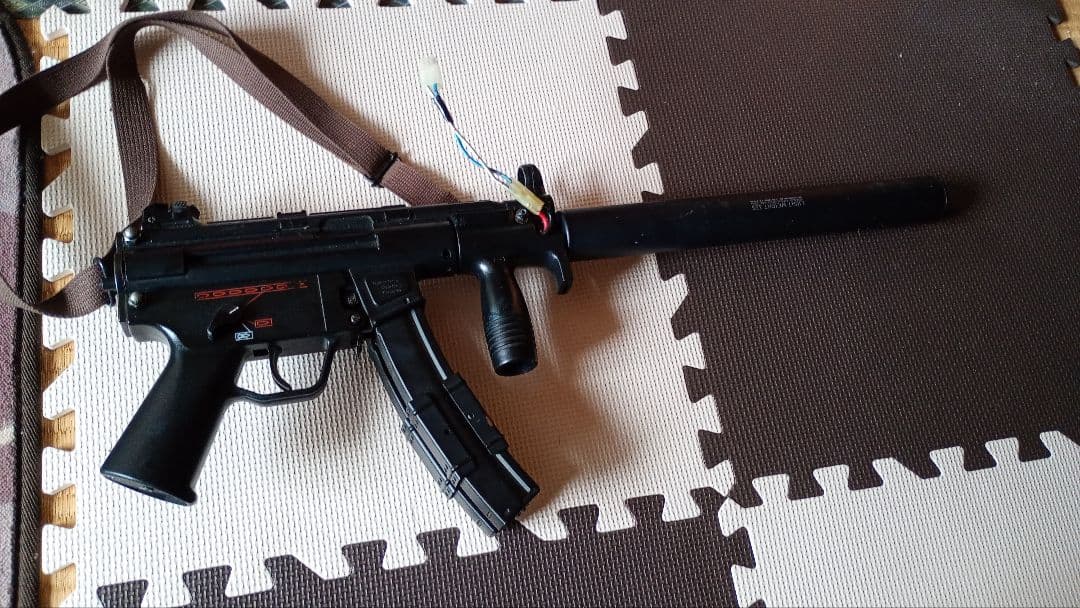 MP5電動ガン 黒 サイレンサー付き ダブルマガジン