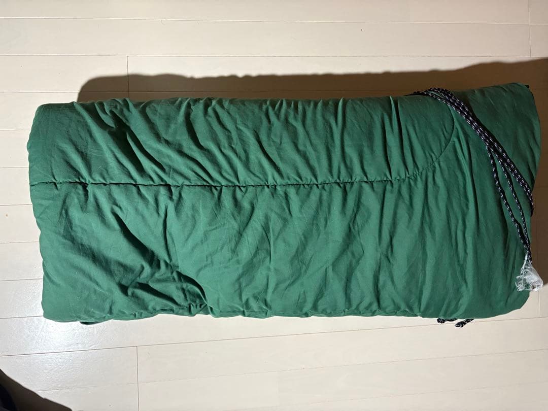 緑色ストライプ寝袋 キャンプ用品