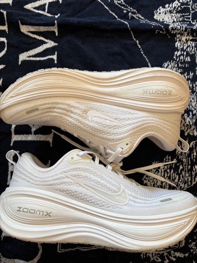 ナイキ　ボメロプラス　NIKE VOMERO PLUS