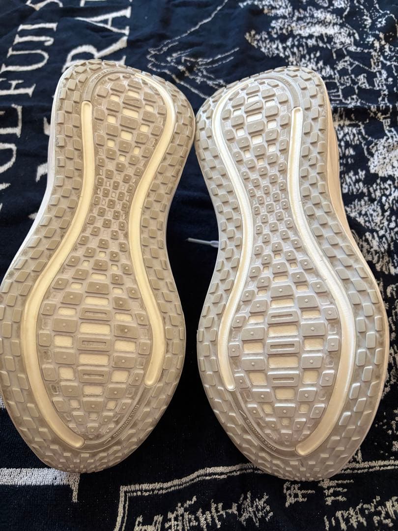 ナイキ　ボメロプラス　NIKE VOMERO PLUS