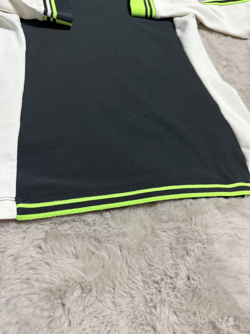 ディセンバーメイ　　Hybrid cutting mock neck /Sサイズ