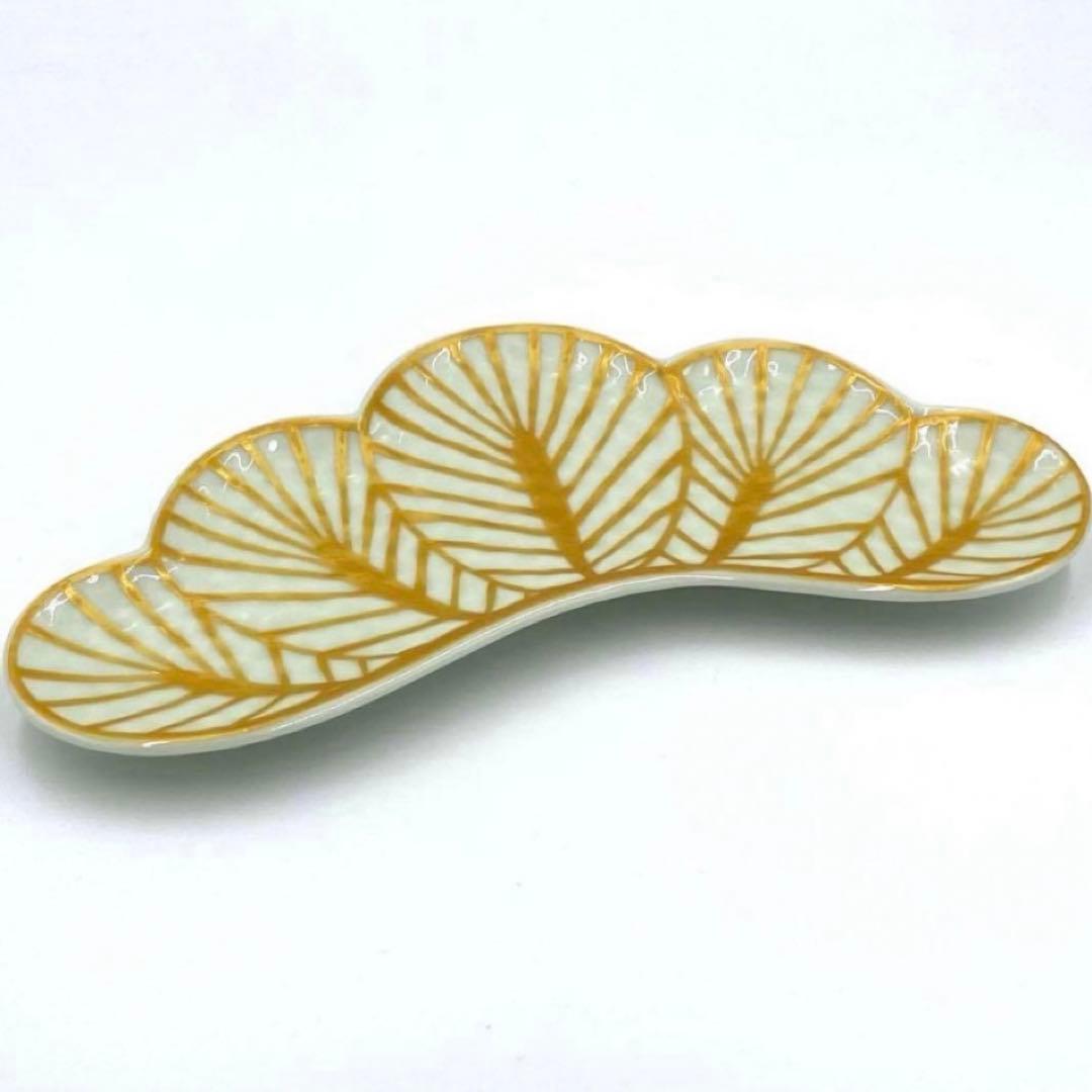 【新品】【大人気】有田焼幸楽窯　錦白金松葉形前菜皿　縁起物