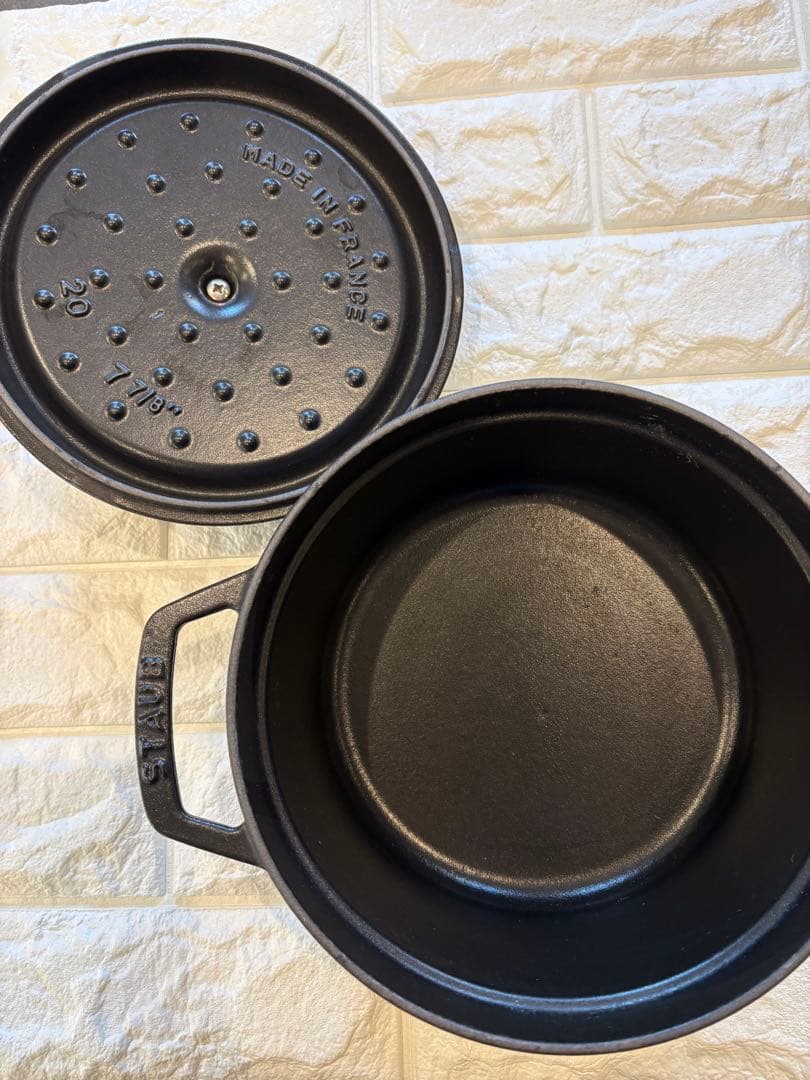STAUB 20cm 黒　ブラック