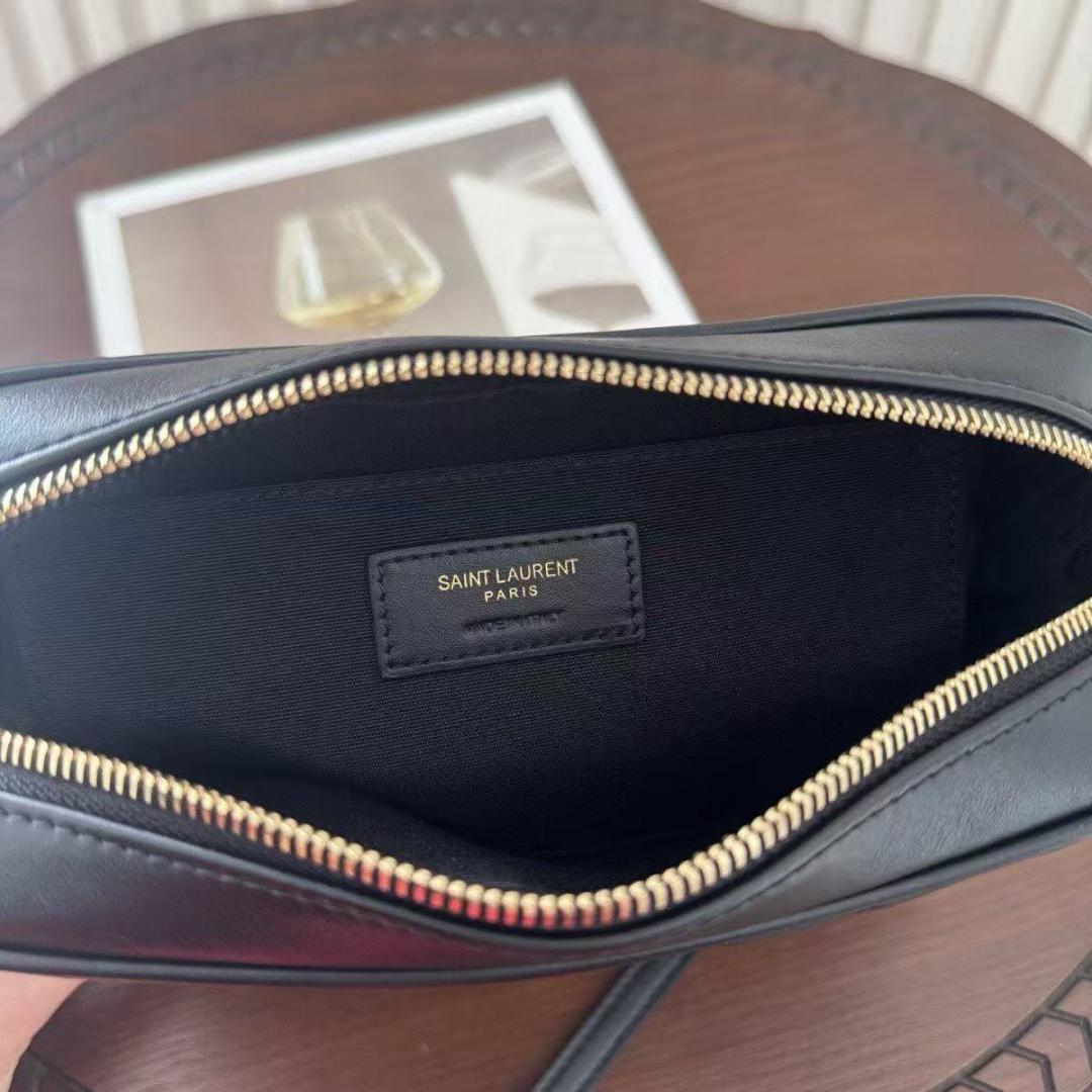 AINT AURENT オブリーク レザー ショルダーバッグ 中古品~~~