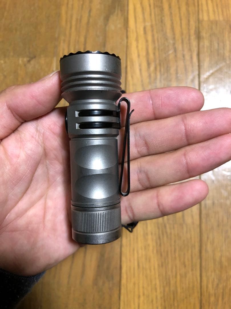 KAI　オーライト OLIGHT Seeker 4 Mini チタン