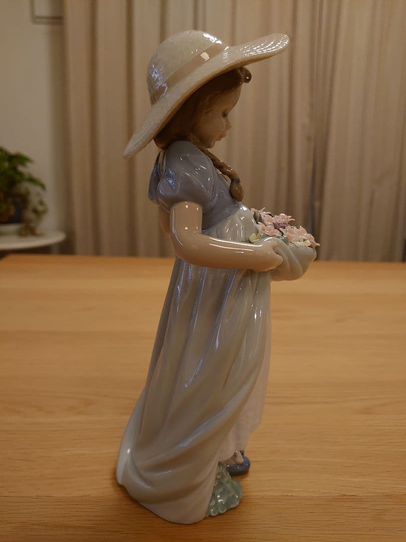 【極美品 欠損無】LLADRO リヤドロ No.6756『たくさん摘めたよ！』