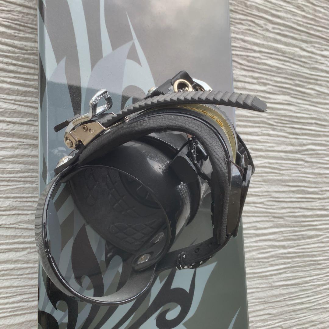スノーボード スノボー ウィンタースポーツ 黒白デザイン バインディング付き