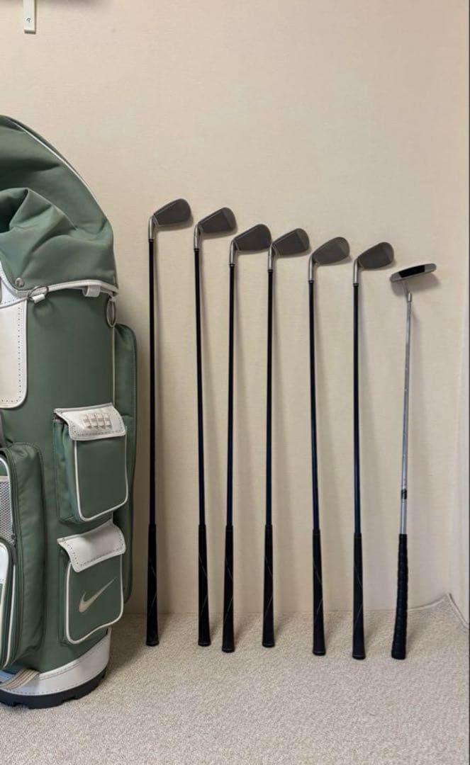 Nike グリーンキャディバッグ　ハーフセット