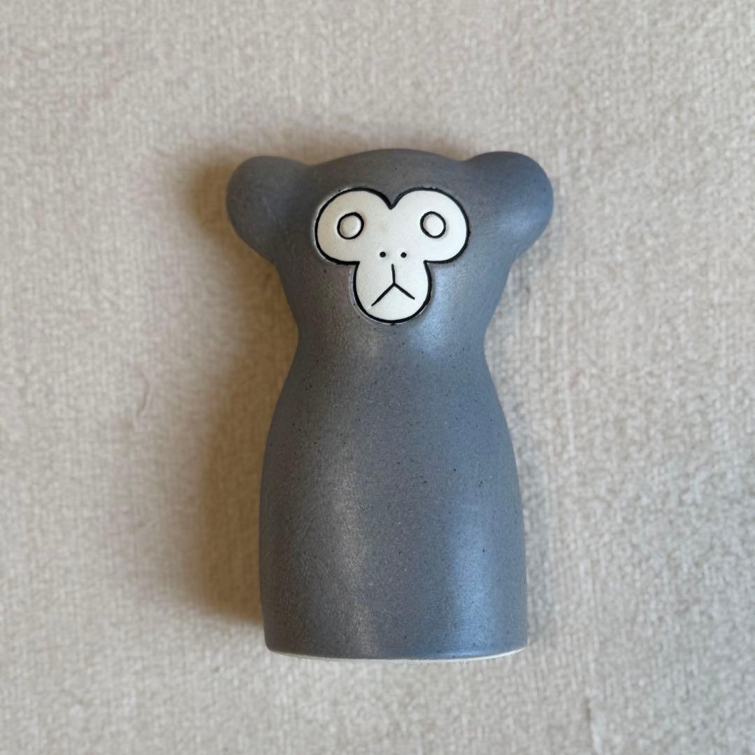 鹿児島睦 花瓶 箱付き 猿 さる グレー En Liten Van Mokey