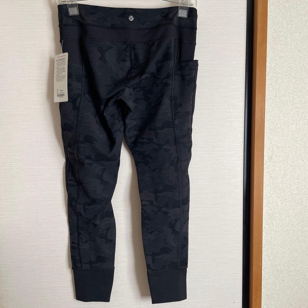 【新品タグ付】ルルレモンアスレティカ カモフラ柄レディースランニングボトムス