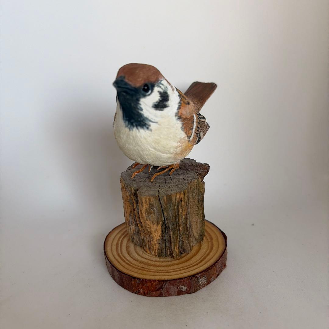 一点物.スズメ　バードカービング　野鳥彫刻　リアル木彫りの野鳥　ハンドメイド