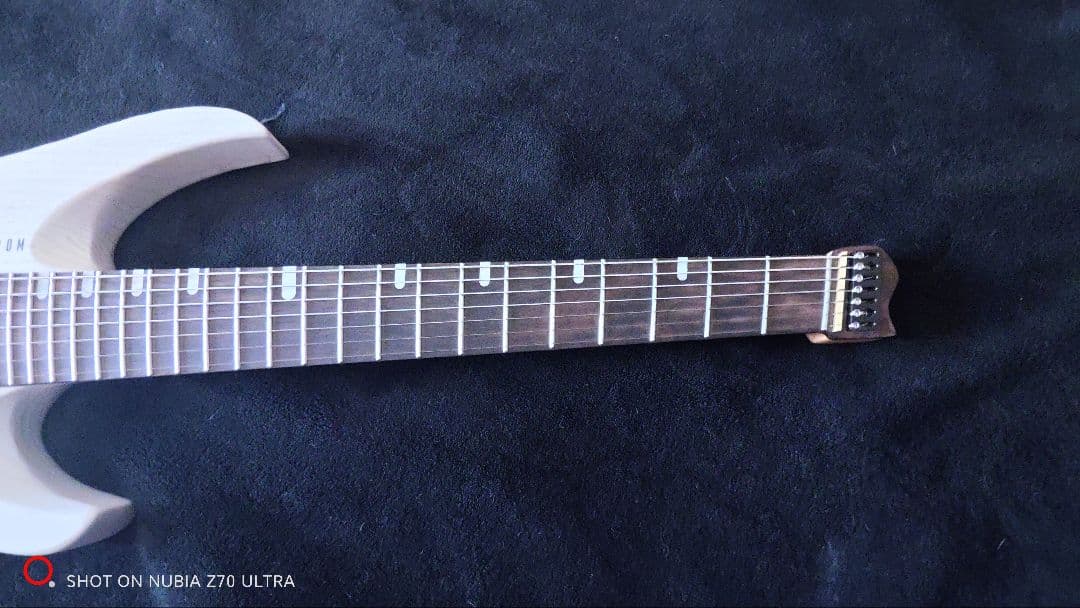 本日限定値下げ　VIKSTROM GUITARS　7弦　ヘッドレス　美品