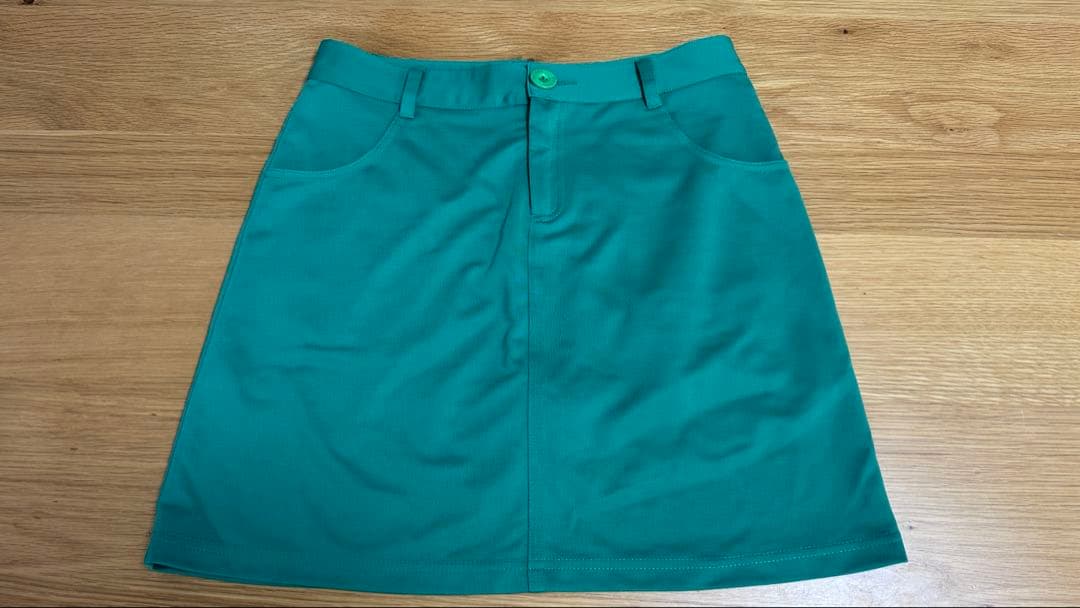 【超美品】デサントゴルフ 裏起毛 ストレッチ スカート 後ろ裾プリーツ