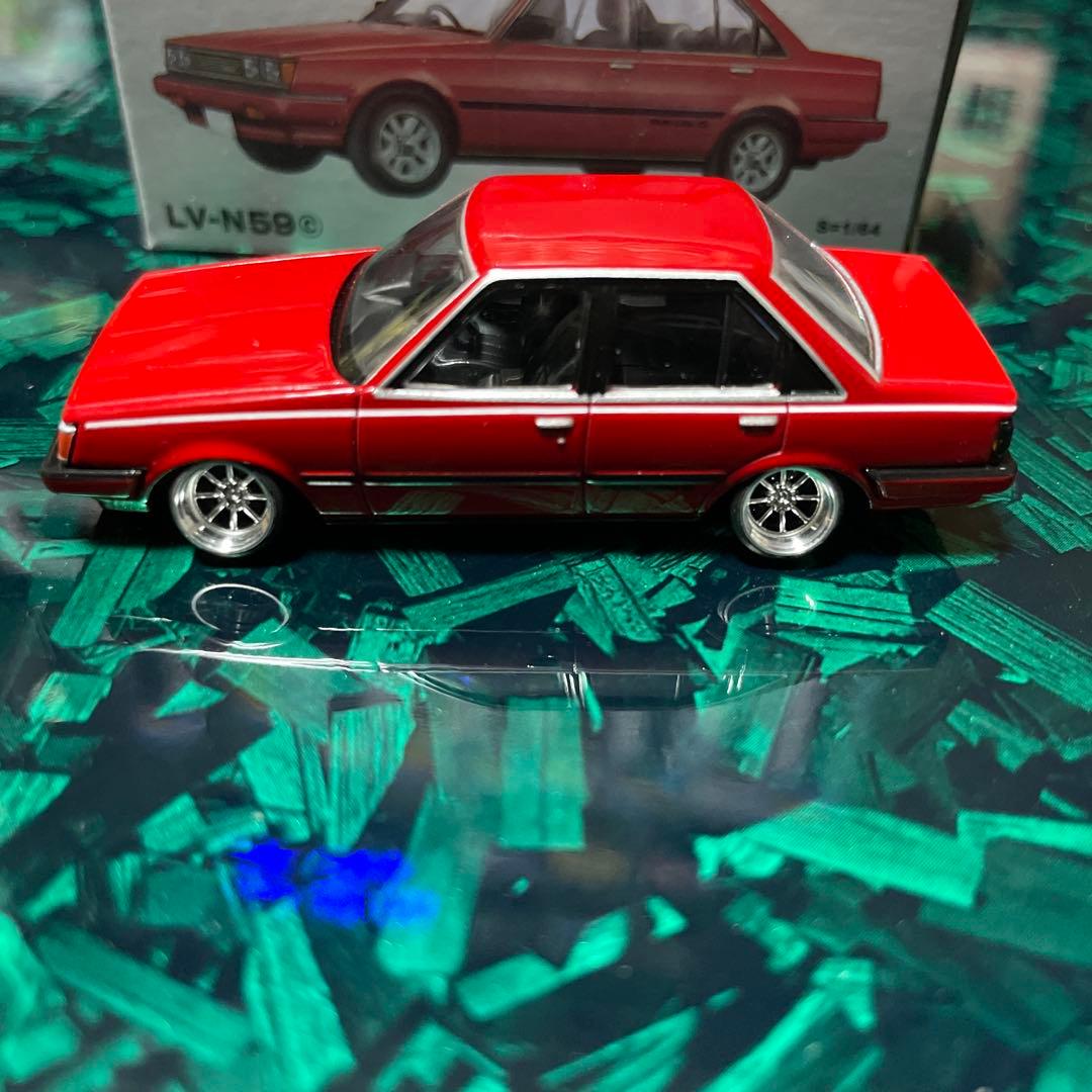 トミカリミテッドヴィンテージ　カリーナ　ミニカー