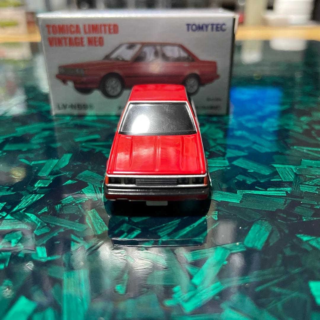 トミカリミテッドヴィンテージ　カリーナ　ミニカー