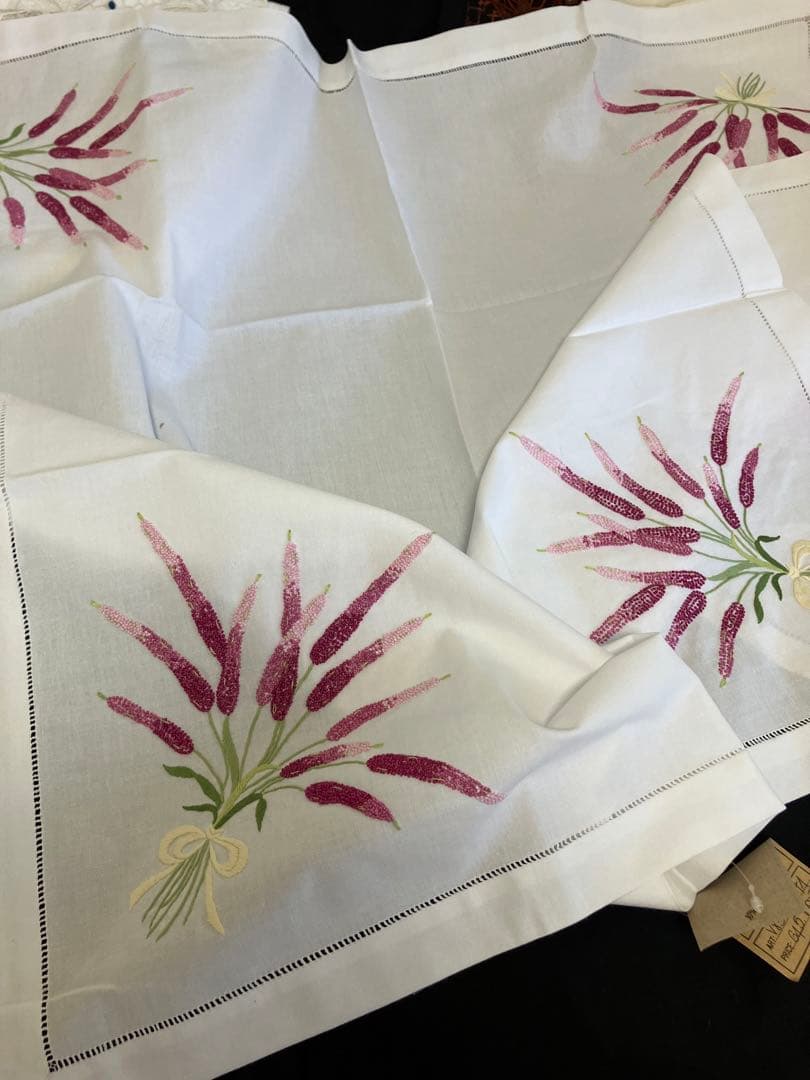 刺繍テーブルクロス&ティッシュボックスカバー