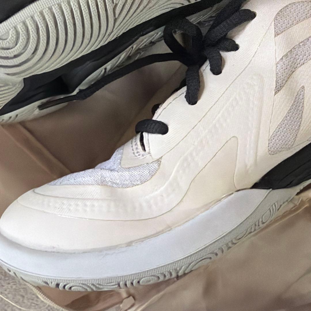 美品　Mizuno バドミントンシューズ ホワイト/ブラック