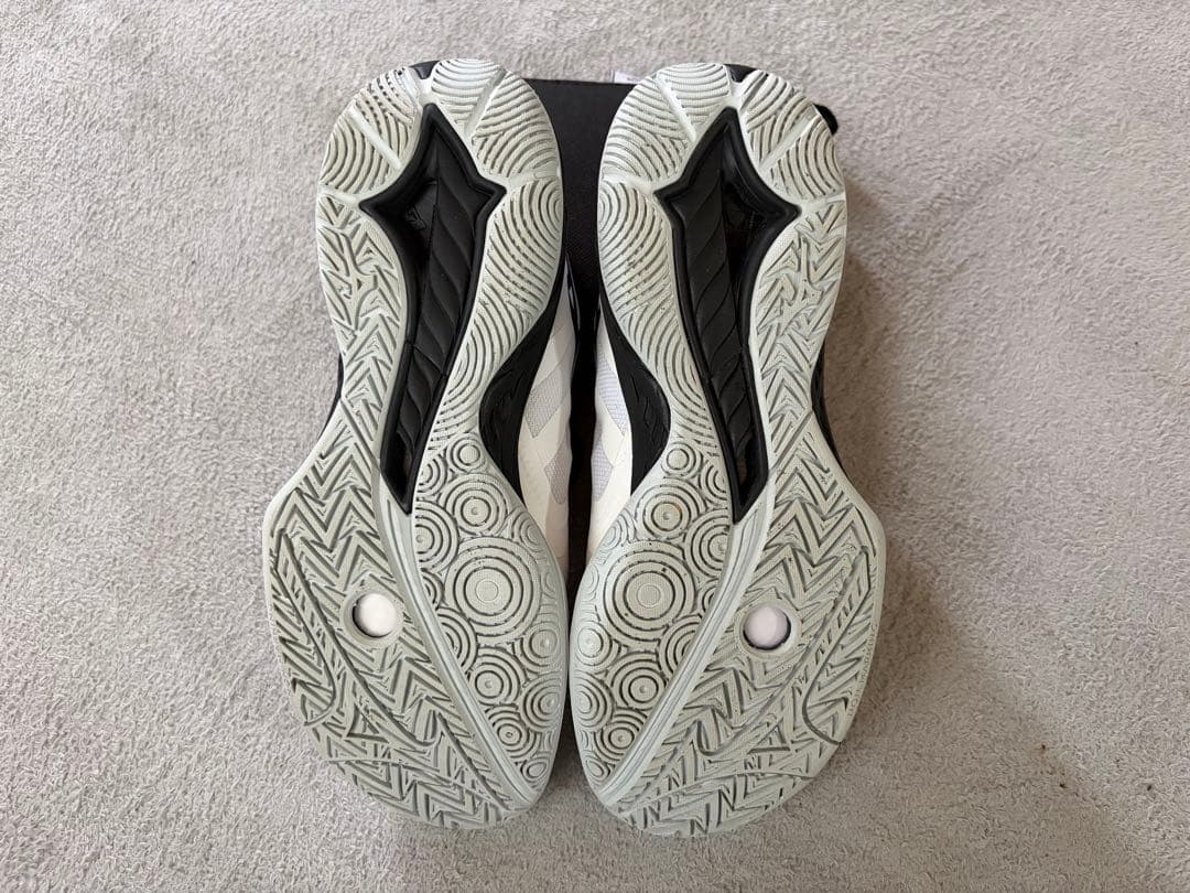 美品　Mizuno バドミントンシューズ ホワイト/ブラック