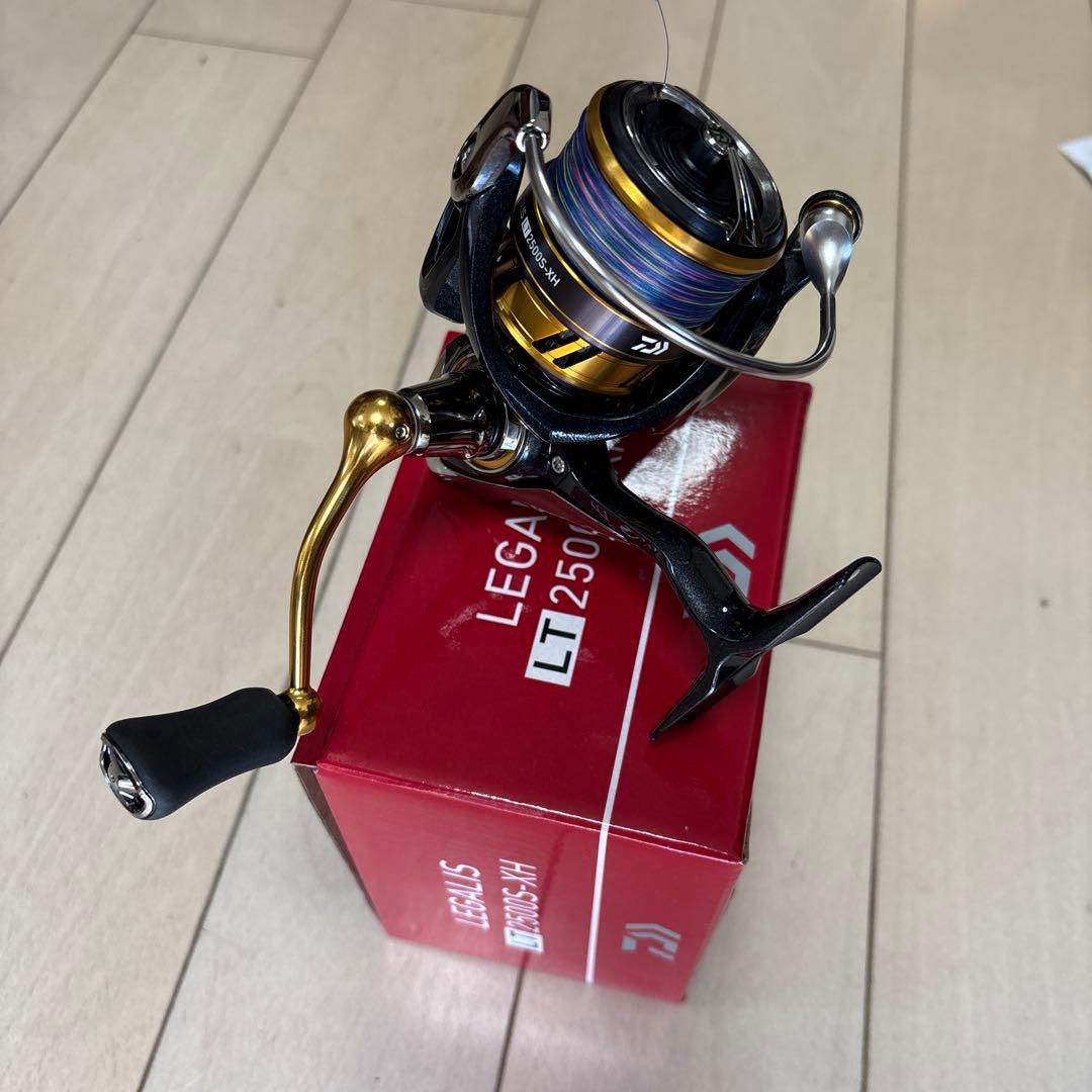 Daiwa 18レガリス LT 2500S-XH リールスタンド付き