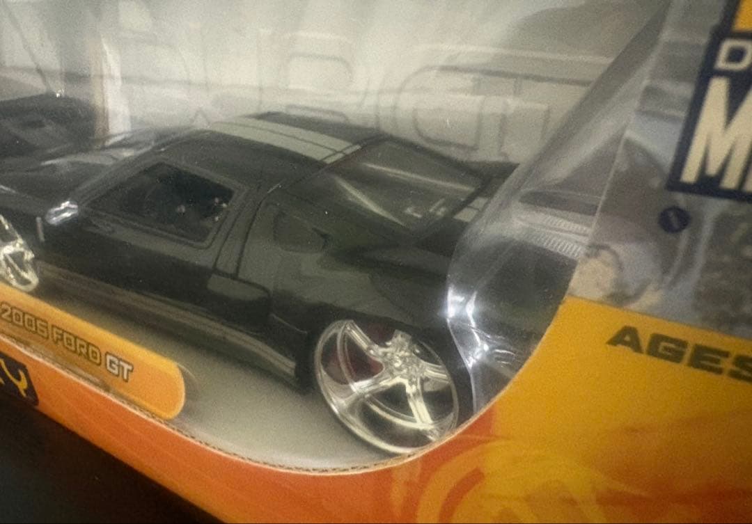 ミニカー 2005 FORD GT 1/24