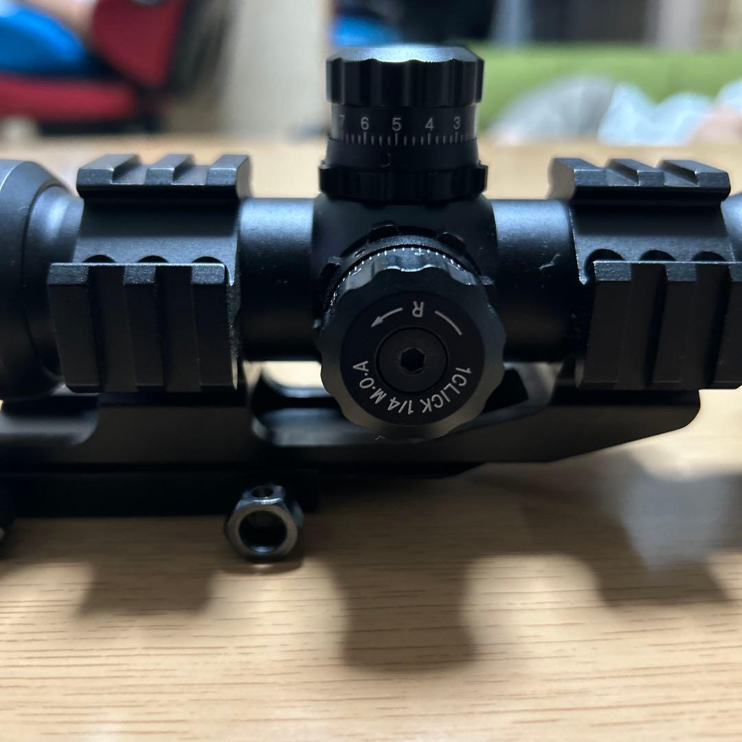 1.5-4X30 ブラックスコープ ピカティニレール対応
