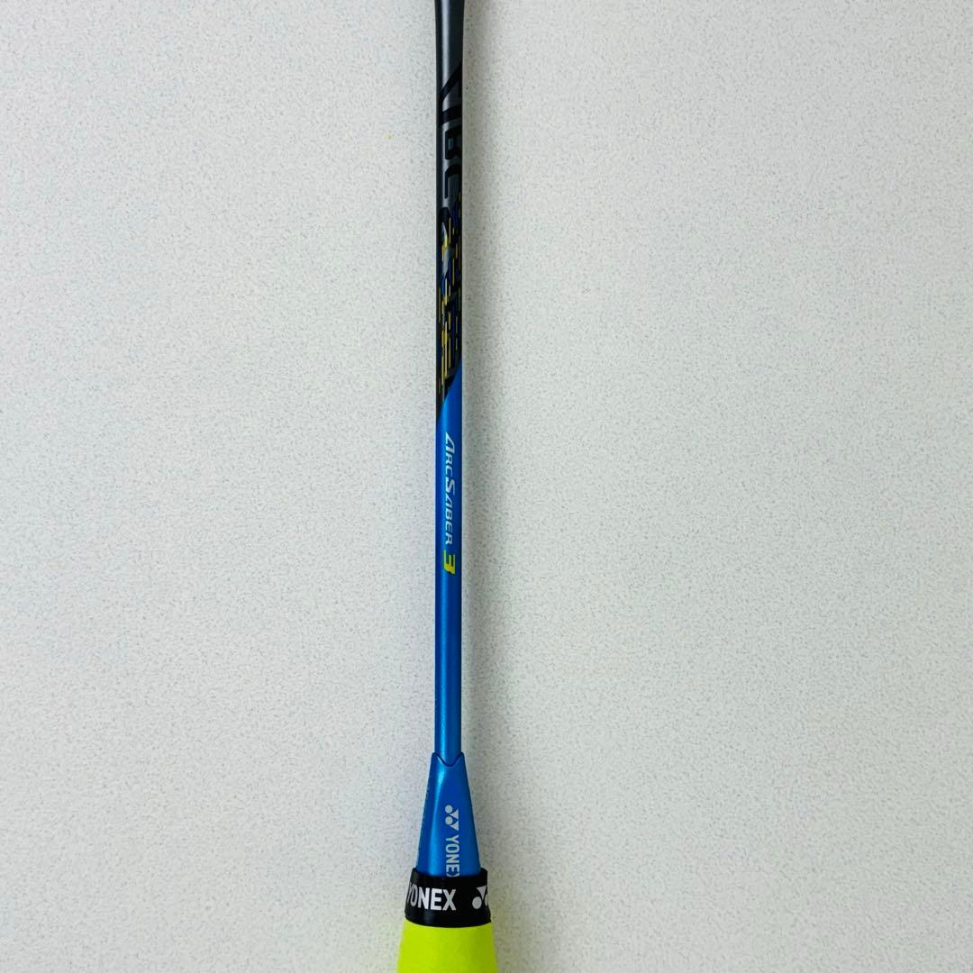 極美品✨ YONEXバドミントンラケット　アークセイバー3 ARCSABER 3