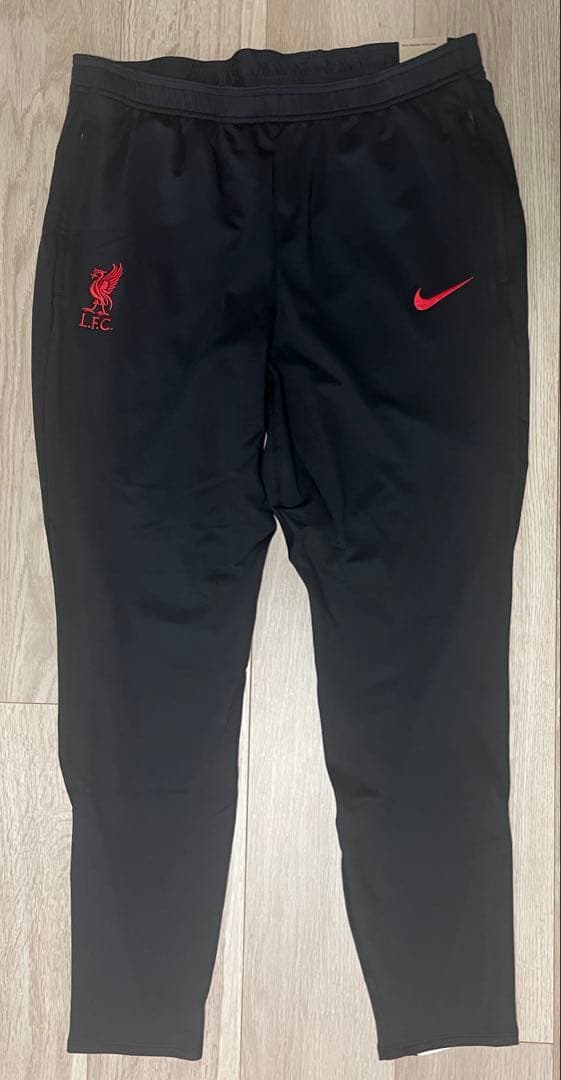NIKE リバプール　トラックパンツ　トレーニングパンツ　ジャージ下　新品　L