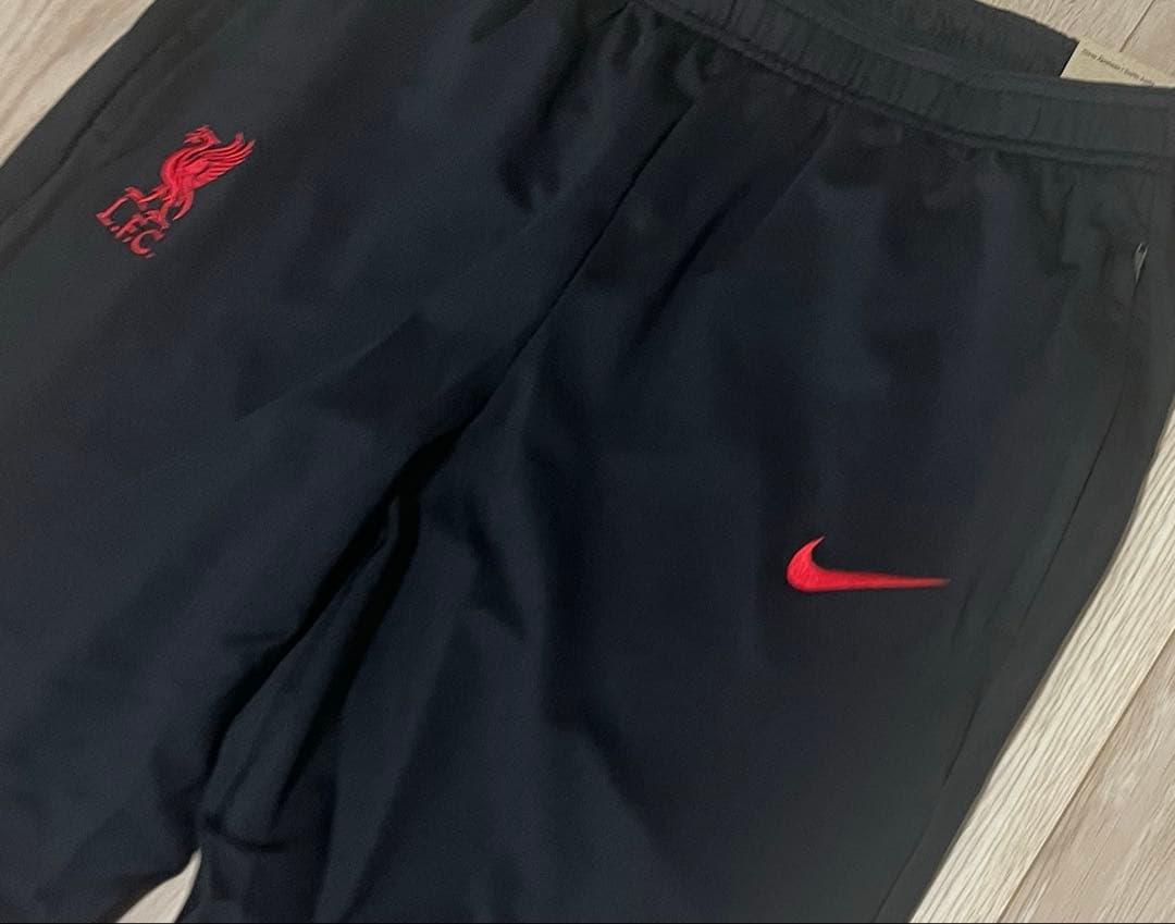 NIKE リバプール　トラックパンツ　トレーニングパンツ　ジャージ下　新品　L