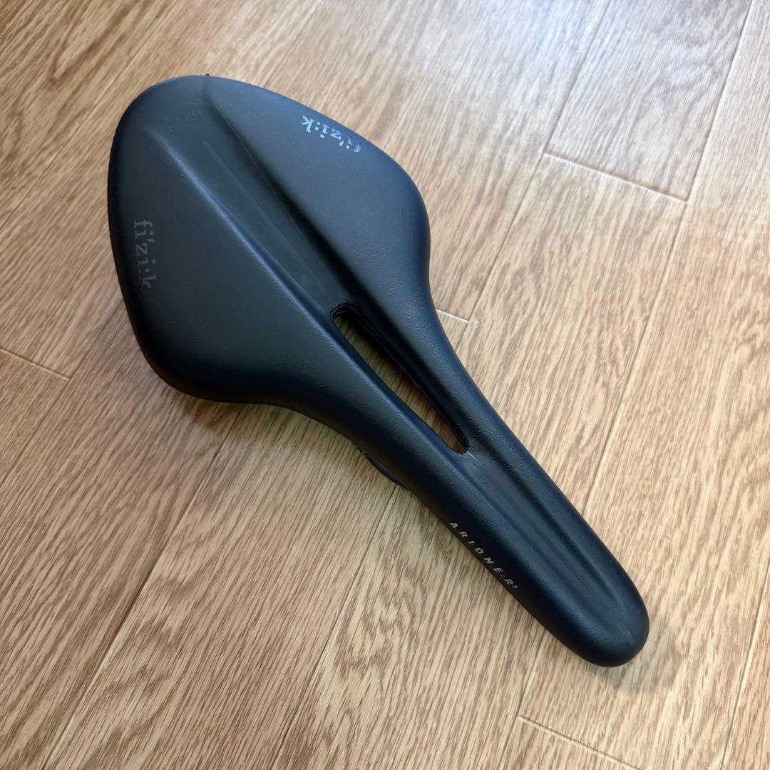 Fizik ARIONE R3 OPEN K:ium サドル