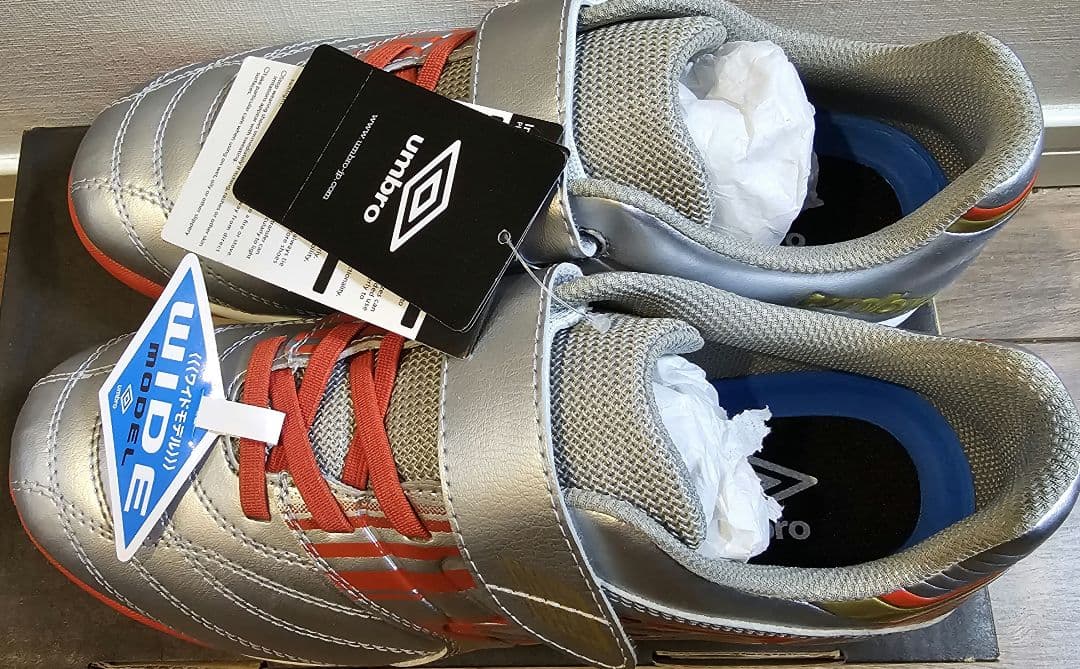 【新品未使用】Umbro サッカーシューズ 24cm　アクセレイター ワイド