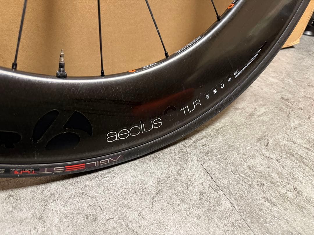 bontrager aeolus9 90mm TLR カーボンホイール　フロント