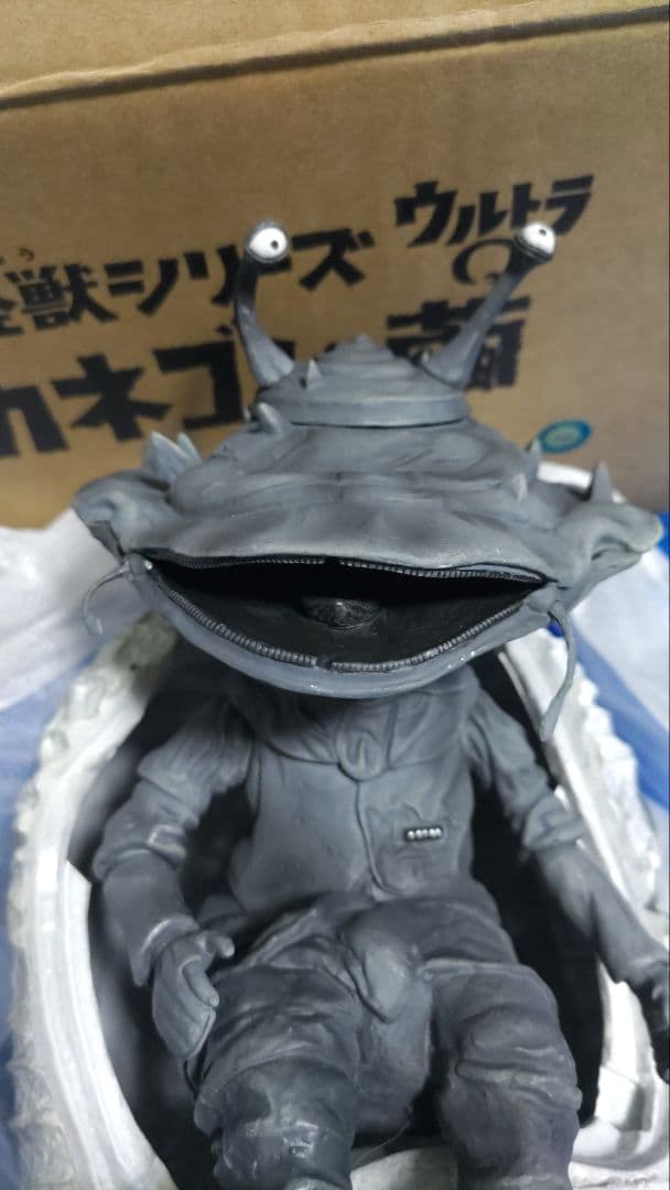トイザらス限定　カネゴンの繭