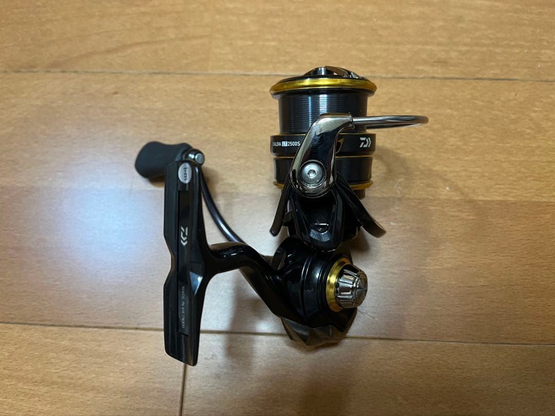 【超美品】DAIWA（ダイワ） 21CALDIA LT 2500S XH