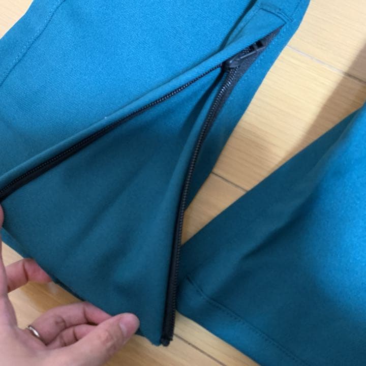 L1★スノボウェア★スキニーフィット★XS★グリーン★スキー★フレア