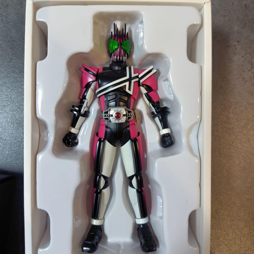 s.hフィギュアーツ真骨彫 仮面ライダー ディケイド