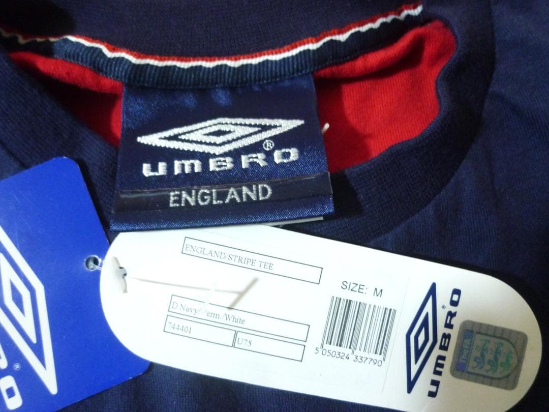 新品 保管☆アンブロ UMBRO デサント☆イングランド代表 Tシャツ☆海外 Ｍ