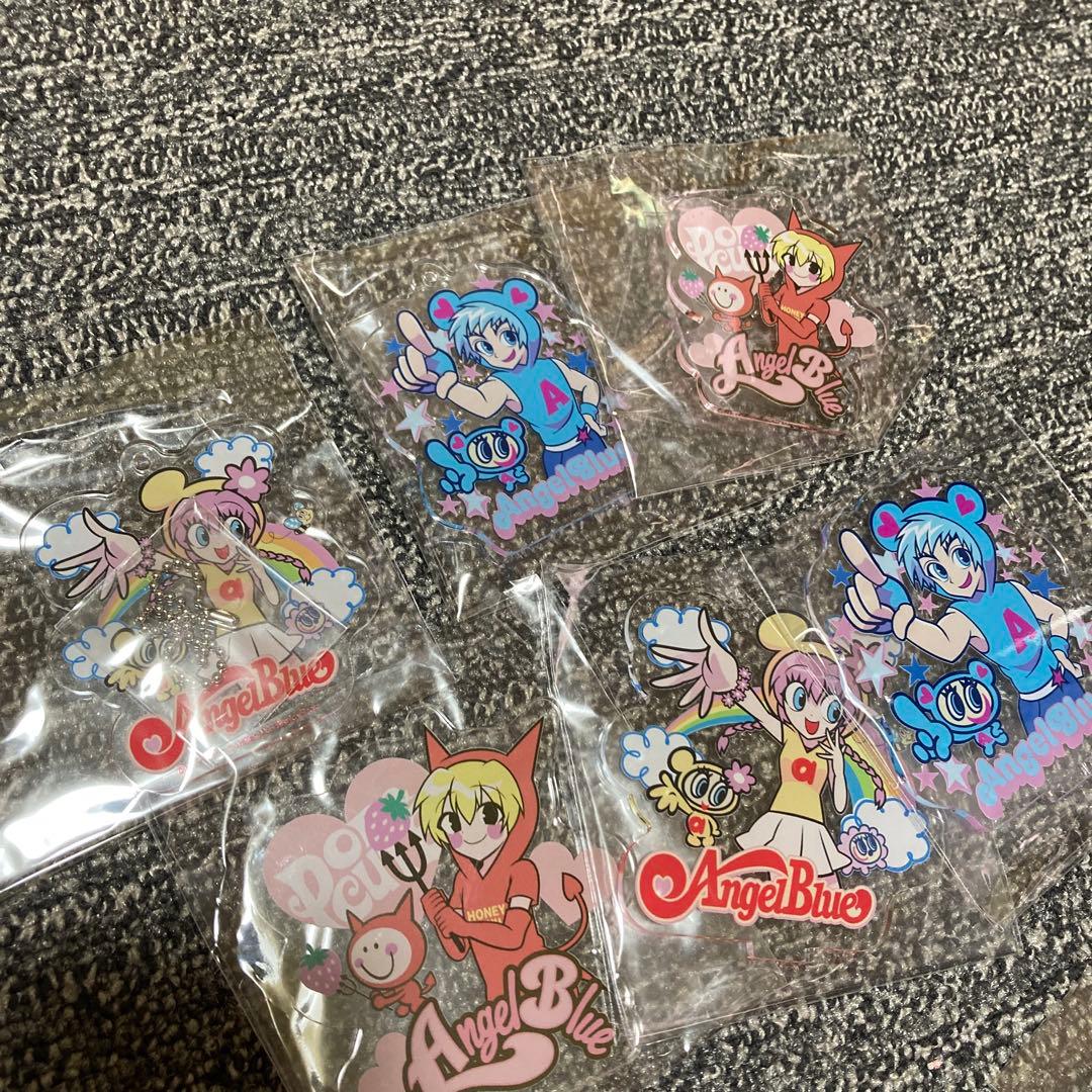エンジェルブルー×江崎びす子コラボ　アクスタ　キーホルダー　缶バッジ　カード