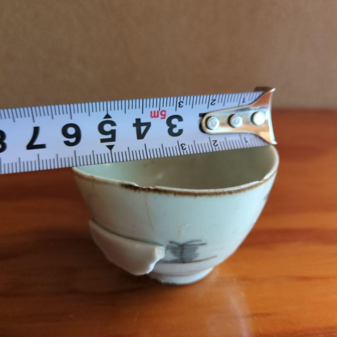 欠けあり白い陶器の盃　初期伊万里の陶片　骨董品