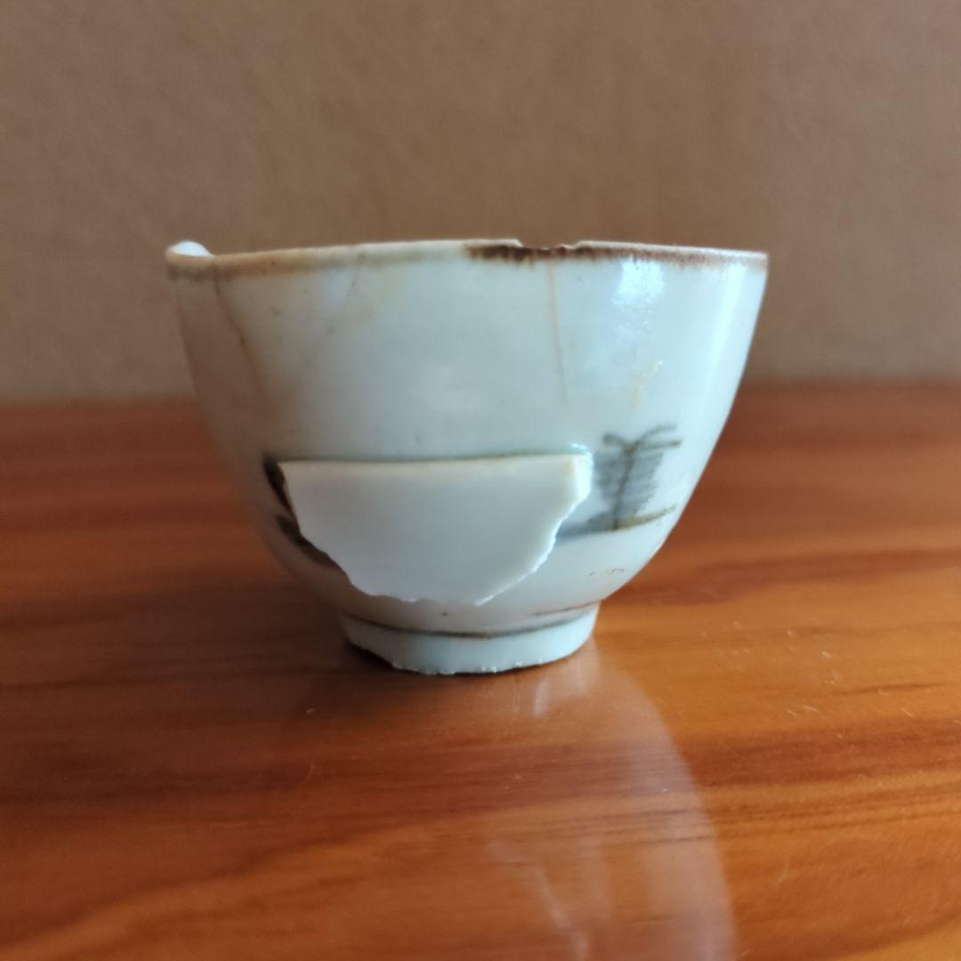 欠けあり白い陶器の盃　初期伊万里の陶片　骨董品