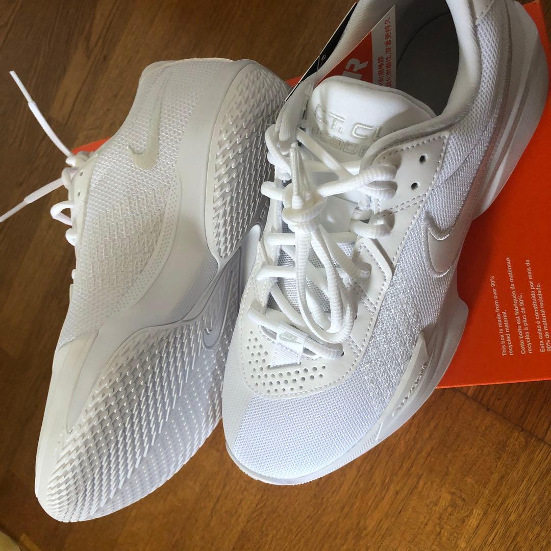 未使用　Nike AIR zoom エアズーム　ホワイト　バスケ