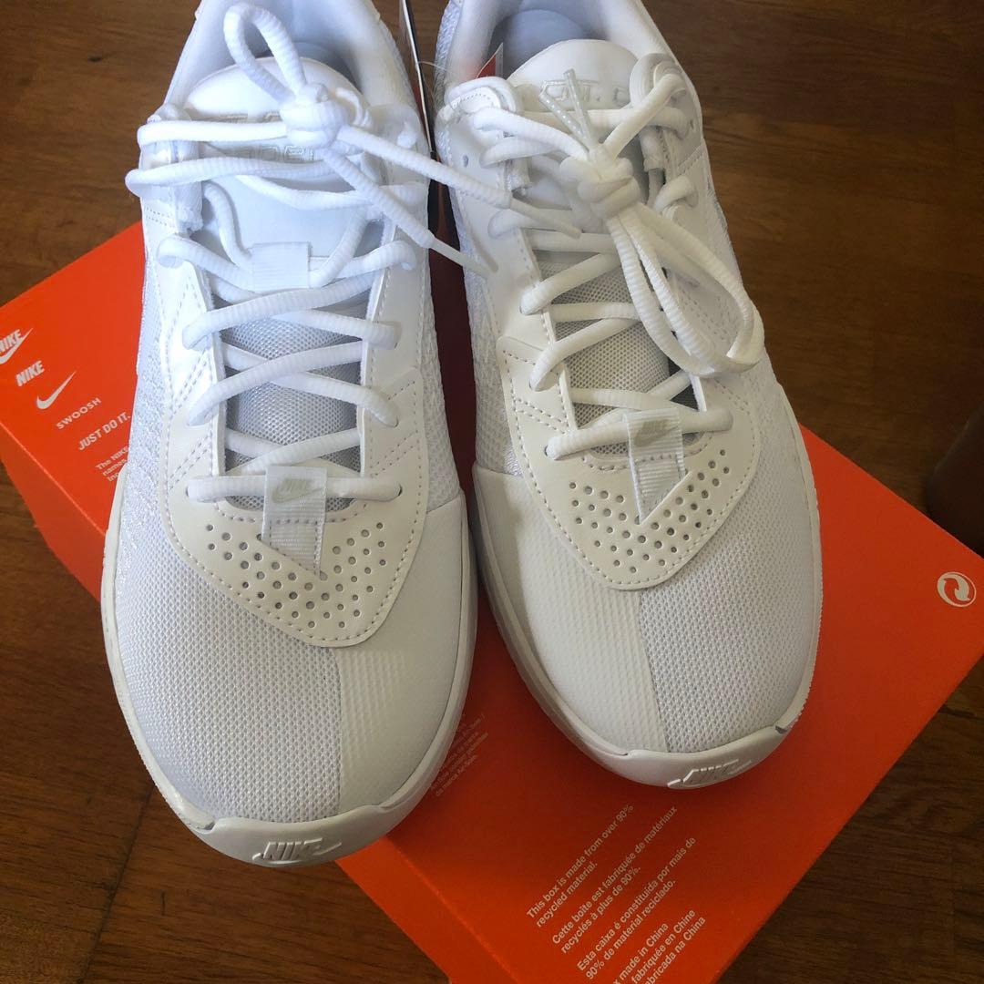 未使用　Nike AIR zoom エアズーム　ホワイト　バスケ