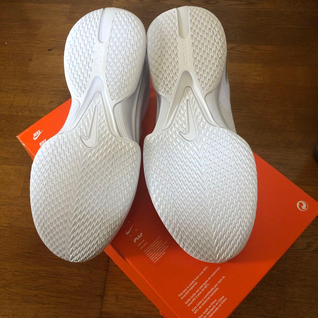 未使用　Nike AIR zoom エアズーム　ホワイト　バスケ